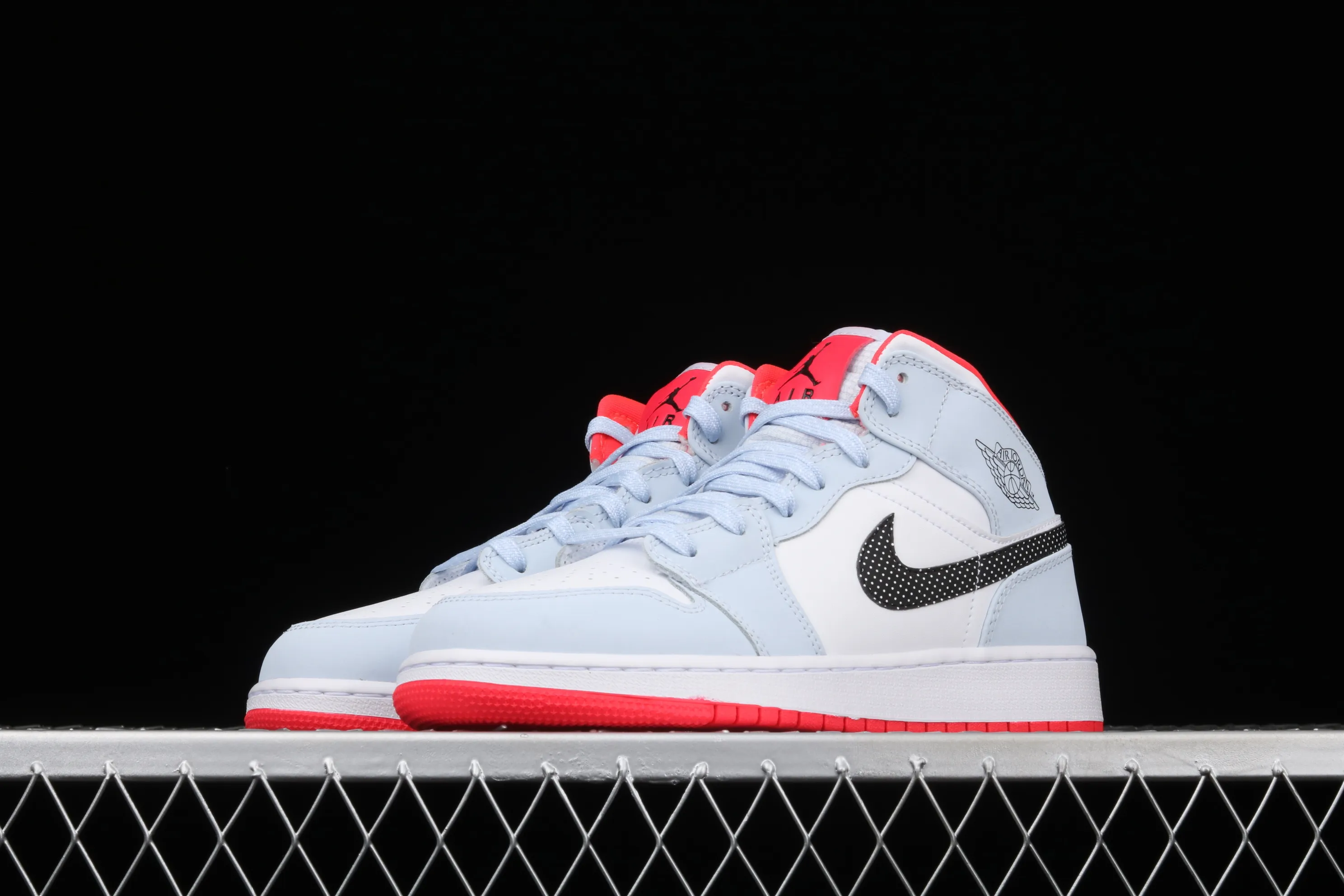 All categories Air Jordan Jordan series basketball shoes Air Jordan 1 Mid Air Jordan 1 Mid AJ1 Joe 1 snowflake ice blue color mid-top basketball shoes 555112-400